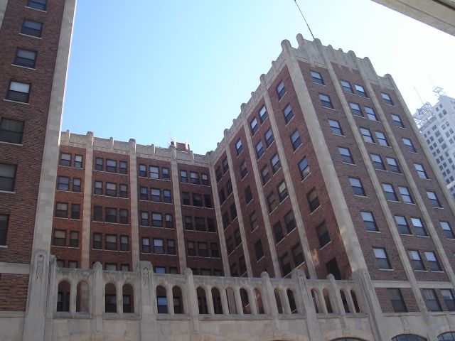 pickwick hotel 001.jpg