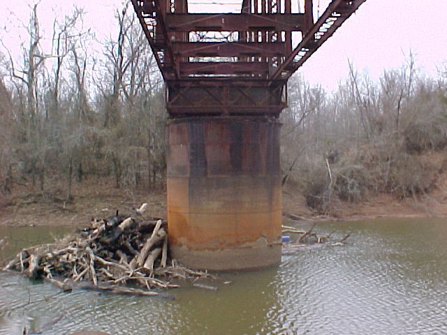 Main swing pier